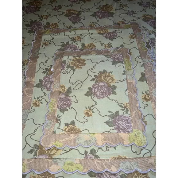 Beautiful Queen Size Bed Spread/ Quilt With 3 Standard Shams ,1 Small Portugal - Picture 4 of 10